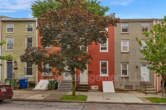 property at 915 W Lombard St