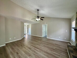 5724 Randleman St in Fayetteville, NC - Foto de edificio - Building Photo