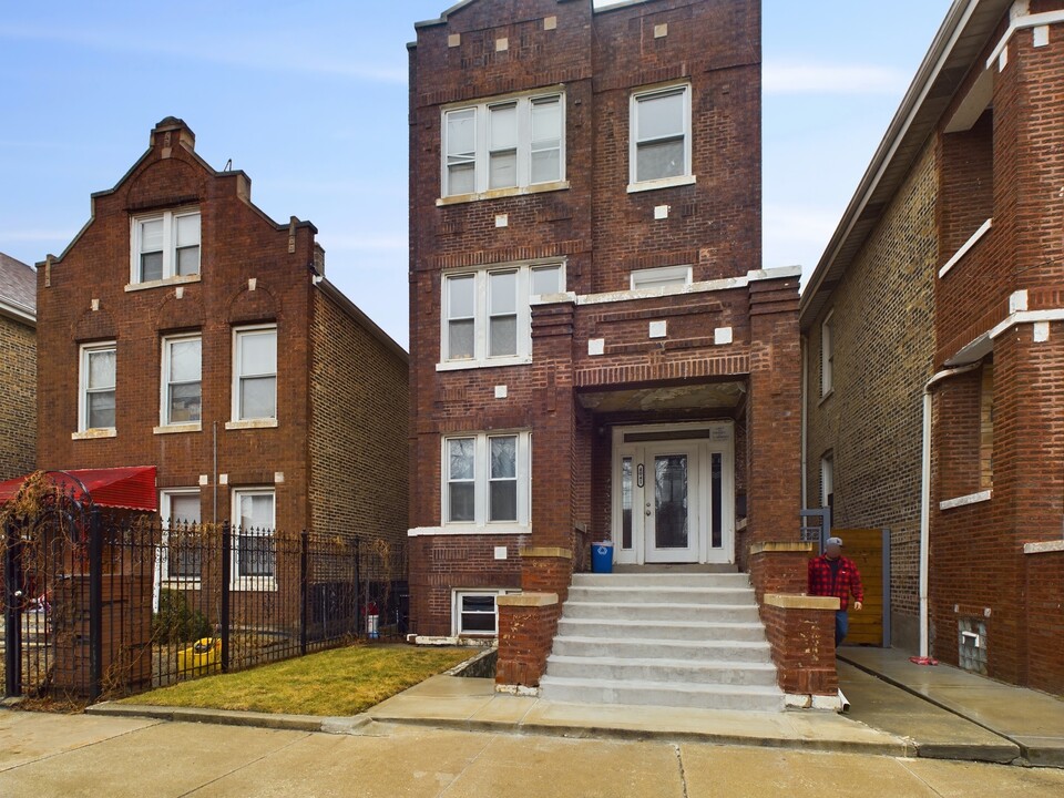 4041 S Albany Ave, Unit 2 in Chicago, IL - Building Photo