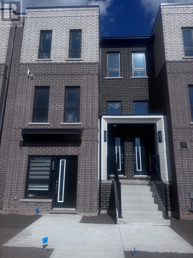 225 Burke St in Hamilton, ON - Building Photo - Building Photo