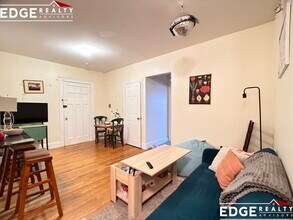 62 Egmont, Unit 1 in Brookline, MA - Foto de edificio - Building Photo