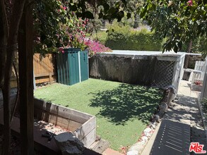 2565 Glen Green St in Los Angeles, CA - Building Photo - Building Photo