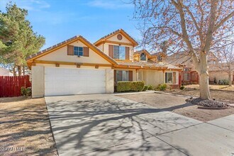 37508 37th St E in Palmdale, CA - Building Photo - Building Photo