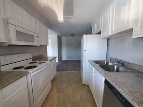 5061 River Glen Dr in Las Vegas, NV - Building Photo - Building Photo