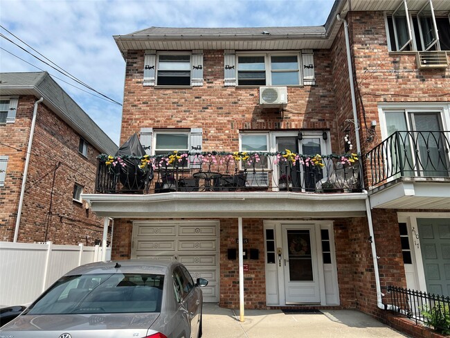 property at 210-15-210-41 41st Ave