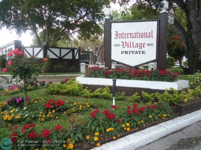 property at 3660 Inverrary Dr