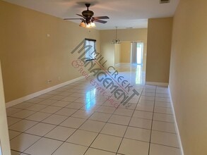 941 Maple Valley Way in Lindsay, CA - Foto de edificio - Building Photo