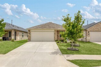 120 Skipping Stone Ln in San Marcos, TX - Building Photo - Building Photo