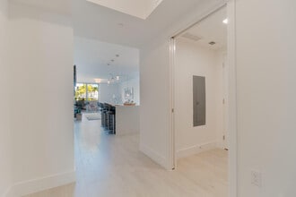 111 SE 1st Ave in Delray Beach, FL - Building Photo - Building Photo