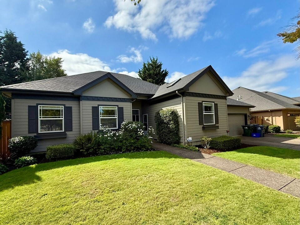 3372 Antigua Dr in Eugene, OR - Building Photo