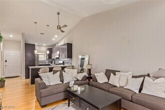 2840 Blue Bonnet Dr in Henderson, NV - Building Photo - Building Photo