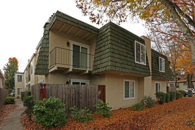 14th & Q Street Apartments in Sacramento, CA - Foto de edificio - Building Photo