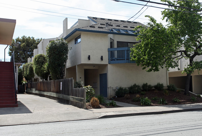 552 Walnut St in San Carlos, CA - Building Photo - Building Photo