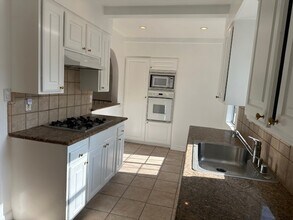 5368 Crebs Ave in Tarzana, CA - Building Photo - Building Photo