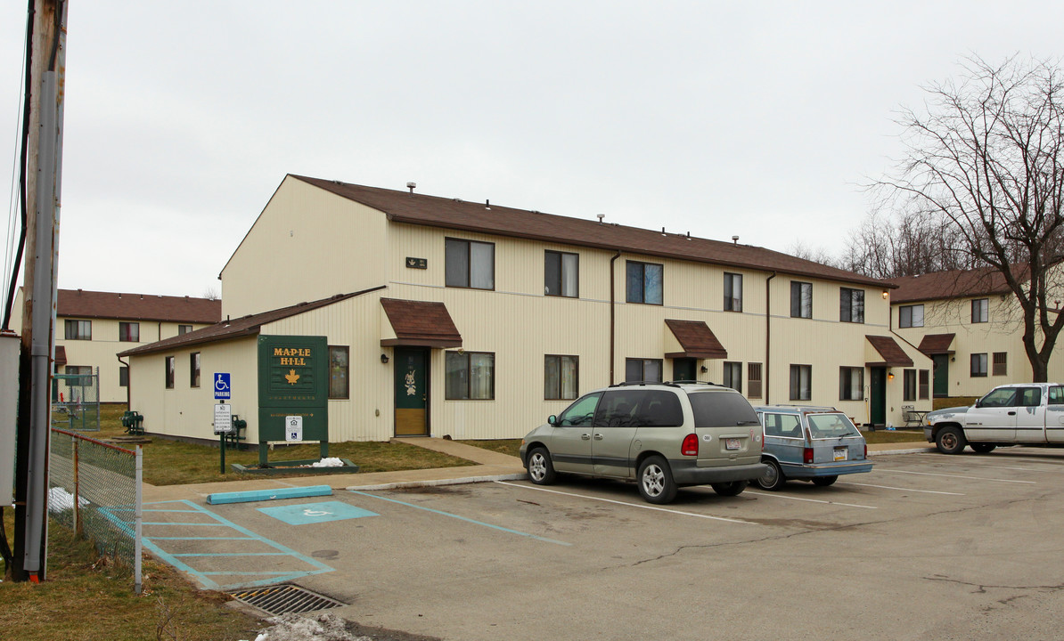 Maple Hill Apartments in Mount Pleasant, PA - Building Photo