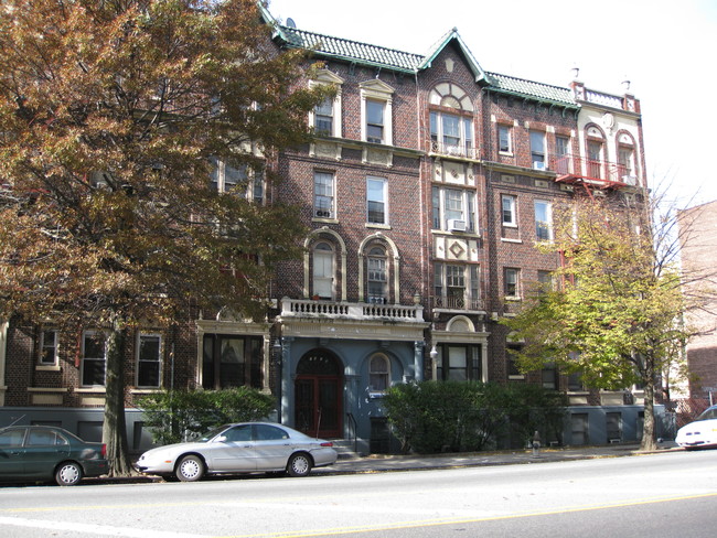 1438 Ocean Ave in Brooklyn, NY - Foto de edificio - Building Photo