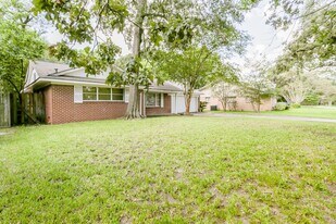 9753 Tappenbeck Dr in Houston, TX - Building Photo