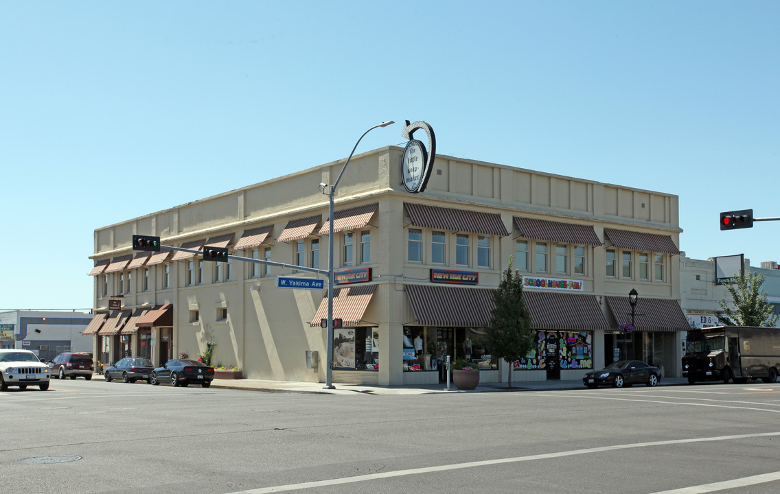 302 W Yakima Ave in Yakima, WA - Building Photo