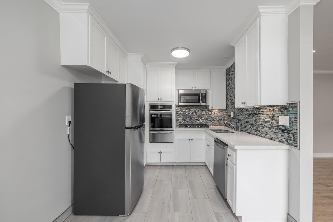 About 4315 Don Tomaso Dr in Los Angeles, CA - Building Photo