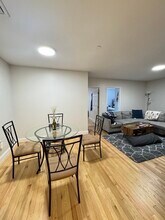 389 W Broadway in Boston, MA - Building Photo - Building Photo