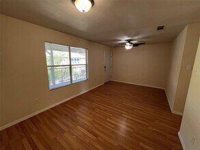 2450 Ashdale Dr in Austin, TX - Building Photo - Building Photo