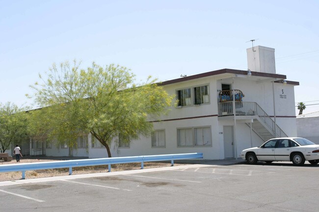 1001 W McWilliams Ave in Las Vegas, NV - Building Photo - Building Photo