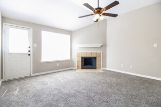 1401 Carrigan Ln in Denton, TX - Foto de edificio - Building Photo