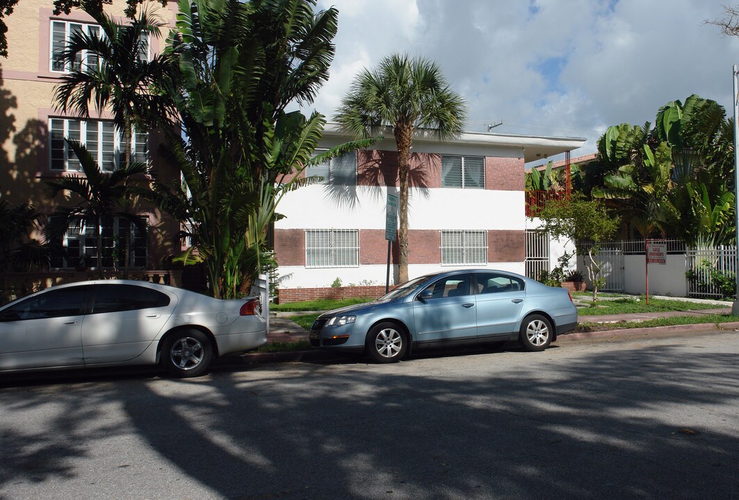 Gayle Apartments in Miami Beach, FL - Building Photo