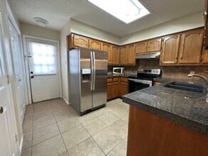 5812 Falconcrest Dr in Arlington, TX - Building Photo - Building Photo