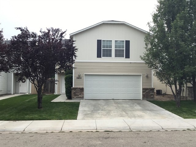 9451 W Portola Dr in Boise, ID - Foto de edificio
