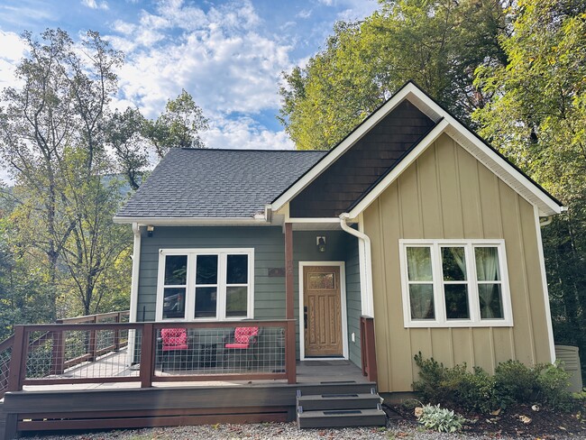 14 Constitution Ct in Asheville, NC - Foto de edificio - Building Photo
