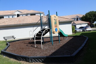 TUSCANY AT LAKE POINT in Lewisville, TX - Foto de edificio - Building Photo