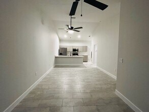 4608-4610 SW 8th Ct in Cape Coral, FL - Foto de edificio - Building Photo