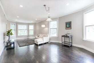 2310 N Kenneth Ave in Chicago, IL - Building Photo - Building Photo