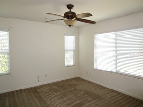 2306 Chardonnay Pl in Hanford, CA - Building Photo - Building Photo