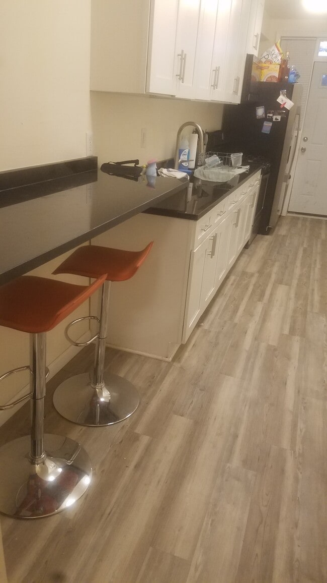 4630 Brooks St NE, Unit Unit4