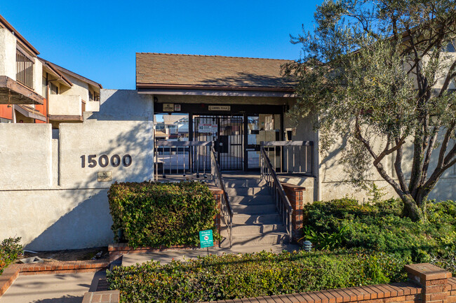 15000 Halldale Ave in Gardena, CA - Building Photo - Building Photo