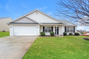 200 Crescent Creek Ct in Greenville, SC - Building Photo