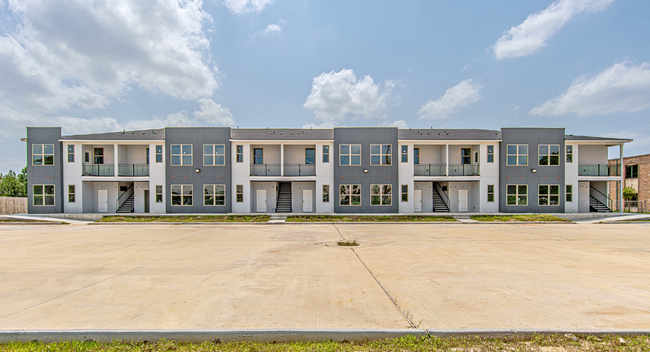 12829 Jones Rd in Houston, TX - Building Photo - Primary Photo