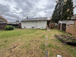 2209 Austin Ave in Coquitlam, BC - Building Photo - Building Photo