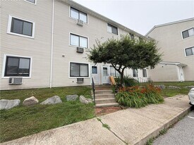 66 Girard Ave in Newport, RI - Building Photo