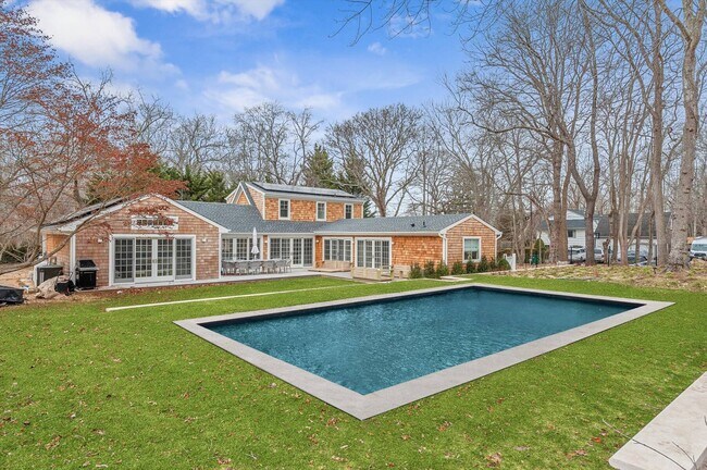 5 Dogwood Ave in Sag Harbor, NY - Building Photo - Building Photo