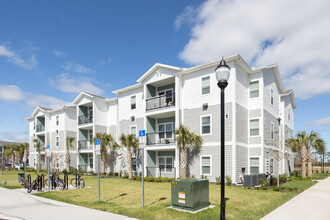 Onshore in Daytona Beach, FL - Foto de edificio - Building Photo