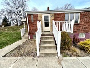 19 Kenwood Dr in Coraopolis, PA - Building Photo - Building Photo