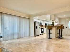 904 W Balboa Blvd in Newport Beach, CA - Foto de edificio - Building Photo