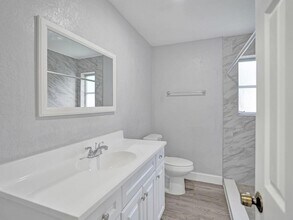 8113 NW 92nd Terrace in Tamarac, FL - Building Photo - Building Photo