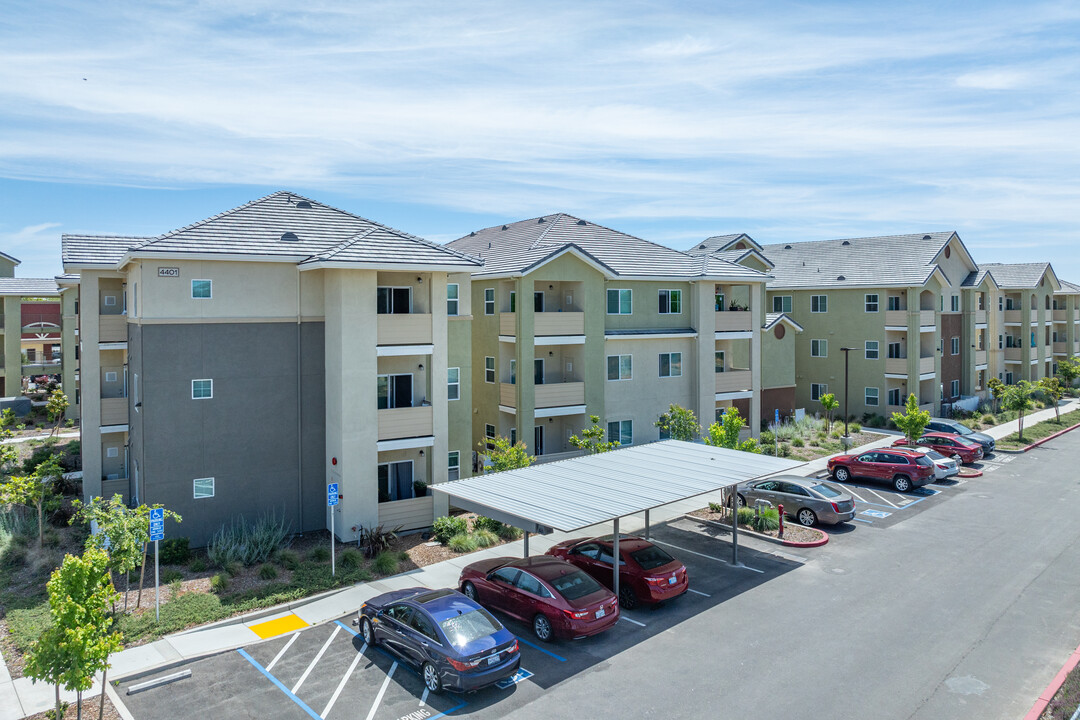 Arena Senior Apartments in Sacramento, CA - Building Photo