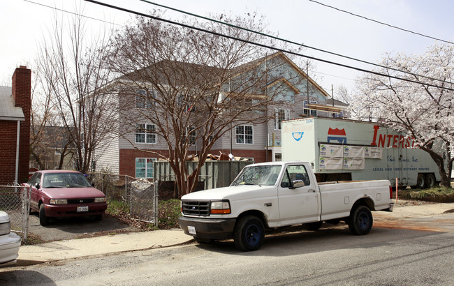 2912 17th St S in Arlington, VA - Building Photo - Building Photo