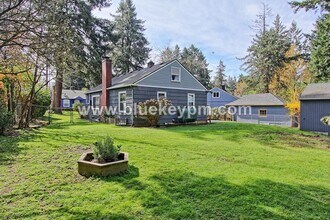 1949 NE Bell Dr in Portland, OR - Building Photo - Building Photo