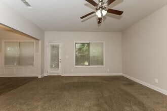 404 Pearl St in Locust Grove, GA - Building Photo - Building Photo